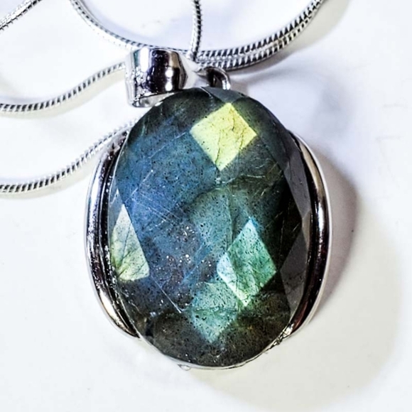 Artisan Faceted Labradorite & Silver Necklace - Picture 4 of 9